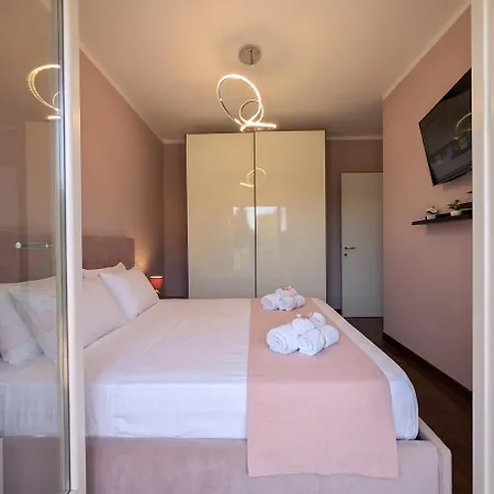 -terrazza Panoramica- Wifi Ac Garage E Ascensore شقة