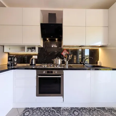 -terrazza Panoramica- Wifi Ac Garage E Ascensore شقة
